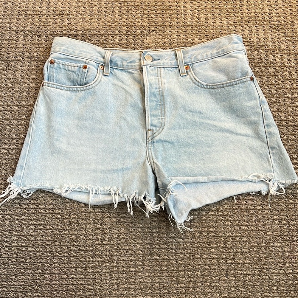 Levi’s Lightweight Wedgie Denim Shorts